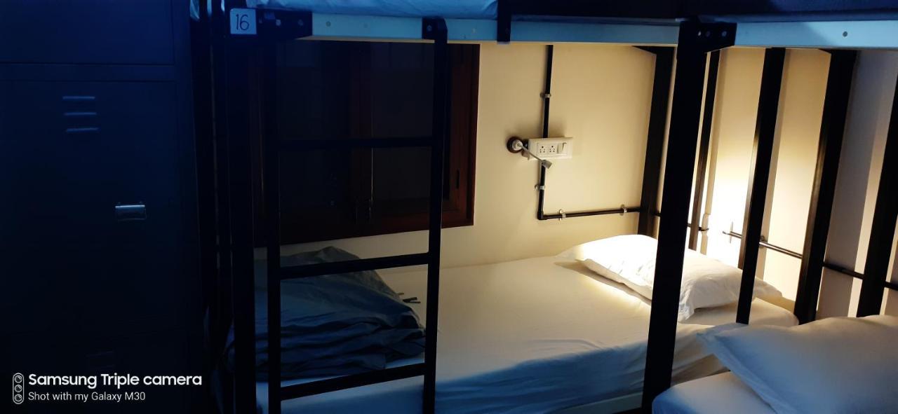 Chirpy Co-Living Space & Hostel Bangalore Eksteriør bilde